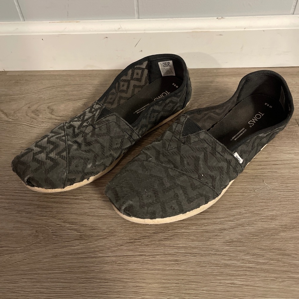Women’s black Tom’s in size 8.5